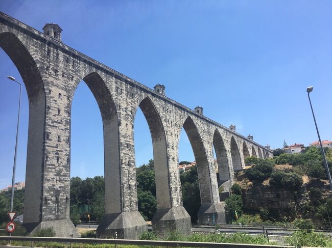 これもバスの車窓から。リスボンあたりです。