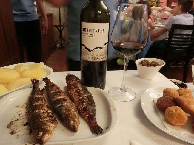 今日はフェスティバルがあるらしく、どこのレストランも早い時間から混んで来たので、私も早めに夕食を取ることに。<br />