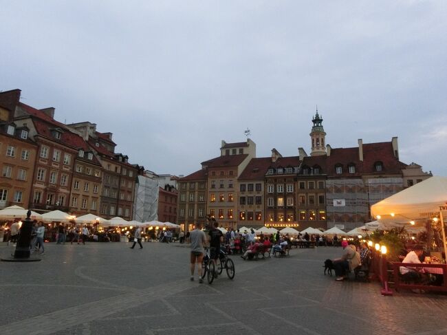 オープンテラスのレストランも沢山。