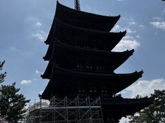 五重塔は修理中。
奈良市内の五重塔はここだけらしい。
