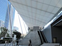 東京駅八重洲口（東京都千代田区丸の内）
グランルーフのある八重洲中央口から出て、八重洲北口に向かいます。