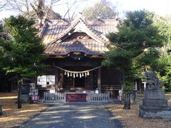玉敷神社（拝殿）7０３年、創建と言われ、祭神は大己貴命で、神宝は獅子頭で神楽が有名です。一説には１３６年、創祀という説もあります。１６２7年に現在地に移された。）