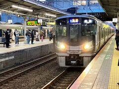 早朝のここは須磨駅。新大阪駅から須磨まで普通、ここから快速で、東播磨の加古川駅を目指すのだ。
