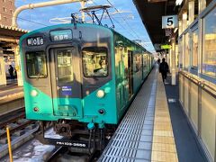 加古川駅で、加古川線に乗り換える。
1時間に1本程度の運転間隔である西脇行で、兵庫県加東市の、「滝」という駅まで行く。その名の通り、その駅の近くには「闘龍灘」という滝があるのだ。加古川という川で一番の名勝である。
一度は行ってみたいと思っていたのだ。