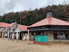 軽井沢を出発して一路草津へ。草津目前ですが、道の駅で少し休憩。お土産やさんと小さな食堂があり、お蕎麦のいい香りがしました。入りませんでしたが、ベルツ博士の記念館もありました。