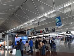 中部国際空港１０：５５発　⇒函館空港１２：２５

　空港は、コロナ前を思うような賑わいでした。