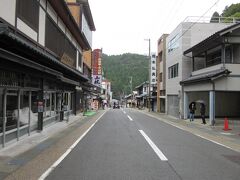 と言う訳で永平寺の門前までやって来ました

流石は曹洞宗総本山永平寺の参道
派手さは無くとも一種独特の雰囲気が在ります

永平寺門前観光協会は、そんな門前通りの最奥「てらぐち」に併設しています
門前通りの最奥→つまりは寺の門の目の前→よって「てらぐち」
うーん中々のネーミングセンス。分かる迄は店主が寺口さんだと思っていました（笑）