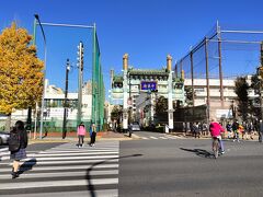 JR の石川町を下車。

横浜中華街にやってきました。
