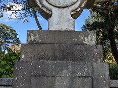 更に歩いて、フランシスコ・ザビエルの記念碑。日本に初めてキリスト教を伝えた宣教師として教科書でもおなじみ。
三浦按針(徳川家康の外交顧問を務めた英国人)のお墓も近かったので行こうかと思ったら、2～300ｍの上り坂。見た瞬間、やめましたw