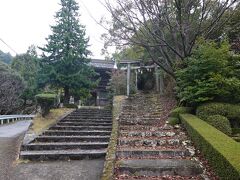 27番札所・神峯寺（こうのみねじ）

ようやく朝9時前に高知県・神峰寺に到着です。すごく遠かったです。神峯神社も隣接していて入口が並んでいます。