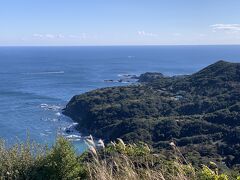 パールロード途中の鳥羽展望台で一休憩です。
ここからは、知多半島、遠くは富士山まで見える景勝地です。
まさしく太平洋に面した海岸を目の当りにします。