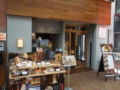 これから京都へ移動する為3000円のクーポンを三宮で使用することにした。
栗のお店「くり松」