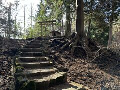 日本武尊の東征の際、この丘に登って富士山を眺めたと伝えられています