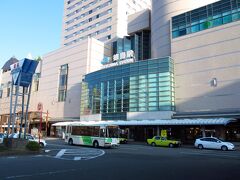 おなじみの神姫バス・ハーバーライナーで徳島駅へやってきました。