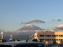 新富士駅の富士山口（北口）からの富士山。