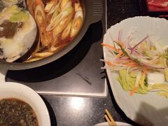 帰ってきて、綾川イオンにある、しゃぶしゃぶ美山で、口直し。
いや、鍋が食べられなかったので
ここのしゃぶしゃぶすき焼きと昆布出汁しゃぶしゃぶ2種類食べられ、好きなだけ肉も食べられる
そして、汁もおかわり無料時々くるけど
ホンマに美味しいし、ワッフルも美味しい
