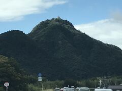 山のてっぺんに、岐阜城が小さく見えました。
以前行った際、ロープウエイから更にたくさん歩いたなぁーと見上げつつ・・