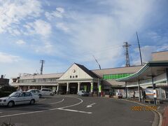 10分程でJR松山駅到着
レトロな感じの駅舎は、小説坊ちゃんの旧制松山中学や初代松山駅をイメージして、2000年にリニューアルされたものだという
