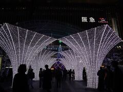 博多駅前のクリスマスイルミネーション。