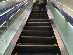 羽田空港の出発階へ