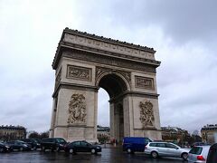 パリといえばの、凱旋門！