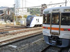 と言う訳で、
【１１０本目】富士～甲府　３１３系
身延線３１３系はボックスシートです。
特急ふじかわは乗った事が無いので乗ってみたかったんですが、富士を早い時間に出れると普通列車の方が早く着いちゃうんですよね。