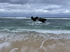 天気はイマイチだけど、本当にハート型の岩だ！素敵。