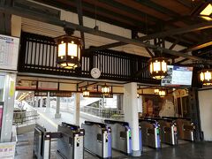 阪急嵐山駅にきました。

レトロカラーの阪急。

かわいい