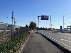 駅前通りを進み、4号線バイパスにぶつかったら左折します。陸橋をくぐると見えて来ました。
駅前通りは自転車通行可の歩道があるので走りやすいです。
道の駅の前を走る県道310号は路肩が狭い部分があるので自転車には向かないですね…。