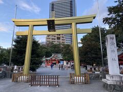 金ピカの大きな鳥居の金(こがね)神社へ