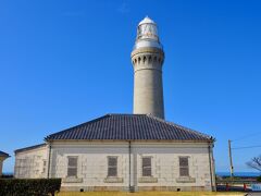 ランチの後は、夢岬からすぐのところにある角島灯台へ。
国の重要文化財にもなっている、とても美しい様式灯台。