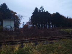 その後国道沿いを通る花咲線の線路と合流。「初田牛駅」の跡地をちょっくら見物。