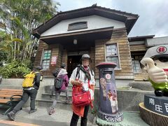 この老街は、炭鉱の町として日本統治時代に発展したようで、100年前の郵便局が残っている。
館内は、当時の炭鉱博物館になっていた。
で、ここでもお茶の試飲をさせてもらう。