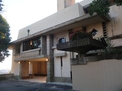 芦屋川にやってきたのは
以前から来たかったヨドコウ迎賓館が目的です。
開館が土日と水曜だけで、今日はムリして
放送後に飛んできました。

閉館まで1時間しかないですが・・・