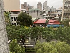 宿泊した「イースー ホテル タイペイ ニンシア」から天気を確認すると、予報どおりの雨。天気予報はハズレませんでした。