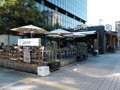 Route 227s' cafe

一応別のお店で目星はつけていたのですけど、駅出口の目の前に良さげなカフェがあったので即決。