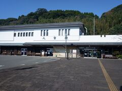 人吉駅 (JR九州) ／人吉温泉駅 (くま川鉄道)
