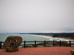 浜村から鳥取までの海外線を望む魚見台。

景色は良いんだけど、何故か石像がぷっちょ。