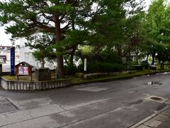 魚津城
現在は旧大町小学校の敷地となっている。
敷地自体は自由に出入り出来るらしい。
