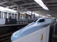  熊本駅からはみずほに乗り換えます。「ぐるっと九州きっぷ」では肥薩おれんじ鉄道には乗車できないので・・・・新幹線利用が妥当です。