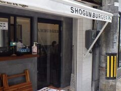 SHOGUN BURGER
近くのSHOGUN PIZZA SOGAWA BASEと同じ運営会社による店。