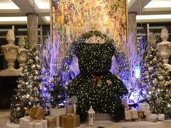 ランドマークタワー内の、横浜ロイヤルパークホテルのロビーに寄ってみる
テディベアのお出迎え