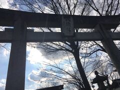 甲州街道沿いの、日野宿本陣と同じ並びには、八坂神社があります。
