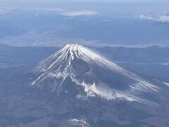 右側の車窓には美しい富士山！