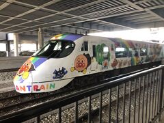 高松駅。アンパンマン列車
乗ってません