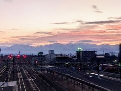 高岡駅に到着しました(^^)

まだ立山連峰が見えている…

気温が上がる前だからかな(-_-;)