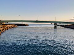 奈呉の浦大橋

橋の向こうは日本海ですね(^^)