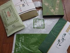 こちらも家に帰ってからの撮影ですが、
伊藤久右衛門さんで、お茶を爆買い。
おいしいお茶は違うよね、きっと、、と
玉露を奮発しました。