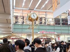 「ＪＲ名古屋駅」桜通口付近にある「金の時計」を横目に、、、