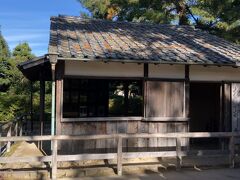 松陰神社、松下村塾に来ました。
吉田松陰の叔父が開いた塾　
のちに吉田松陰が引き継ぎました。
吉田松陰は幕末の教育者で、思想家